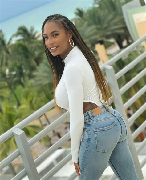 @saraiminx.