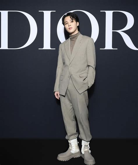 DIOR.