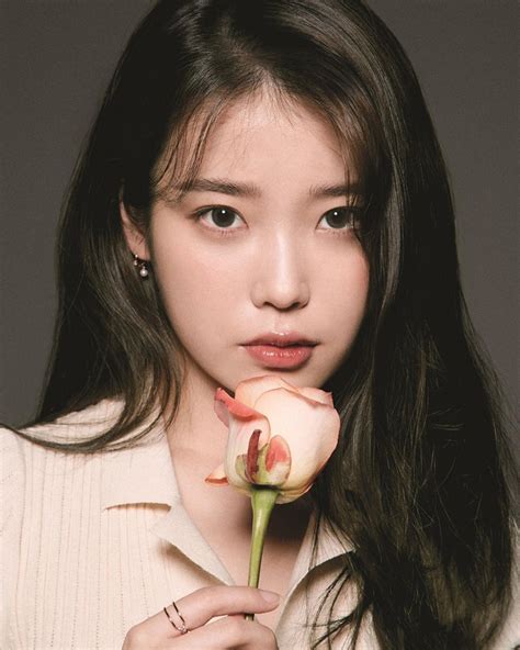 IU.