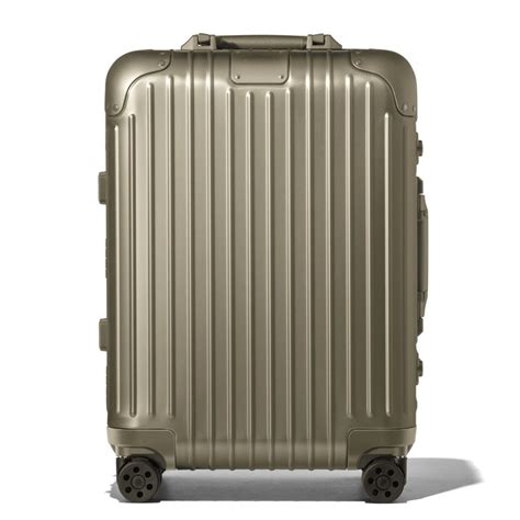 RIMOWA.