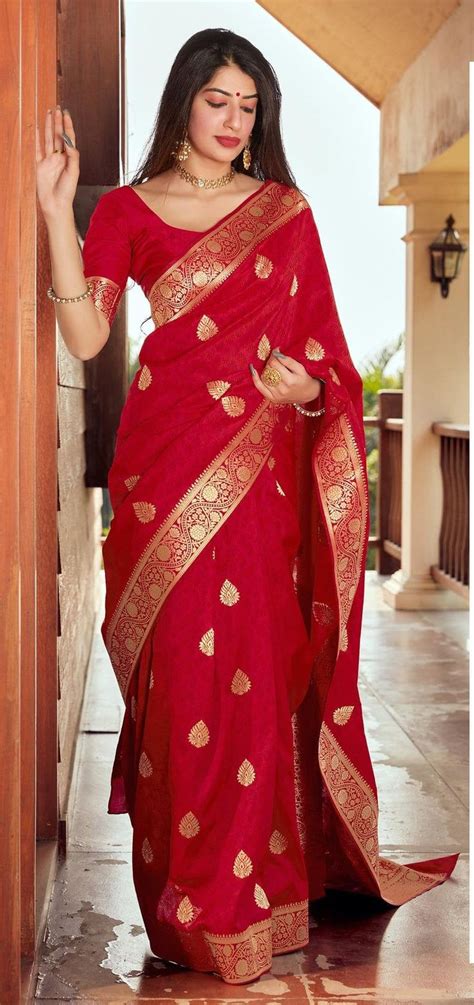 saree.