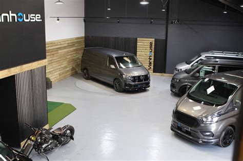 vanhouse.