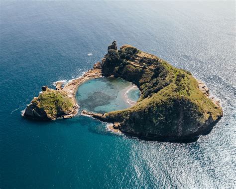 Île.