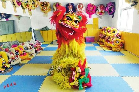 西华门舞狮.